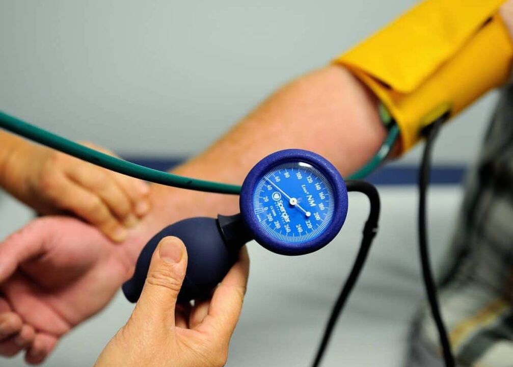 Jei sergate hipertenzija, turite teisingai ir reguliariai matuoti kraujospūdį. 